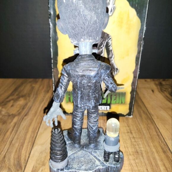 NECA Universal Monsters Studio HeadKnocker Bobblehead Frankenstein - Picture 8 of 12
